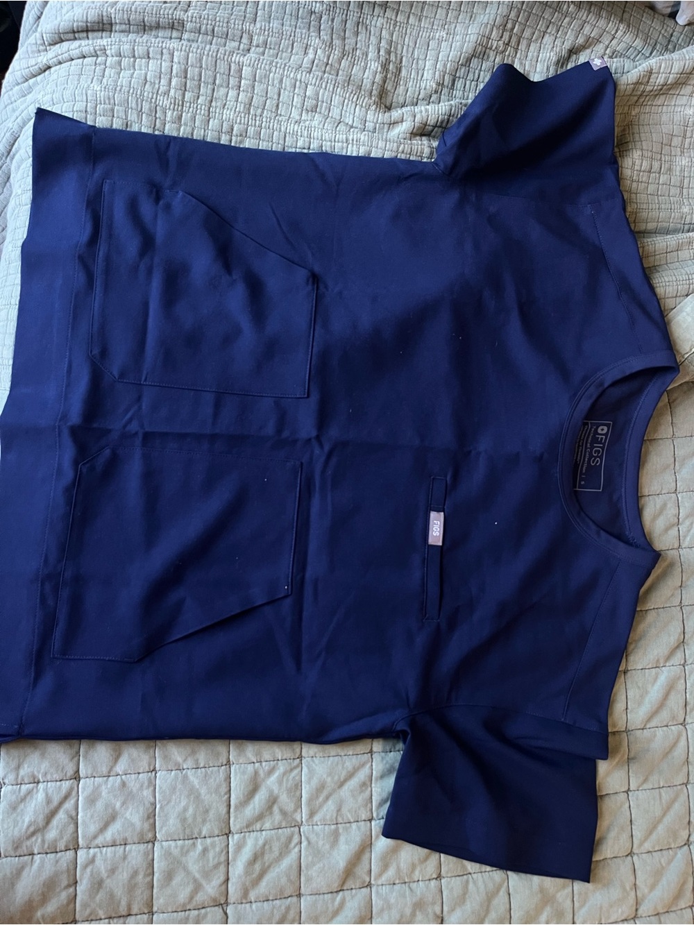 Figs women’s Navy Short Sleeve Scrub Top with Pockets